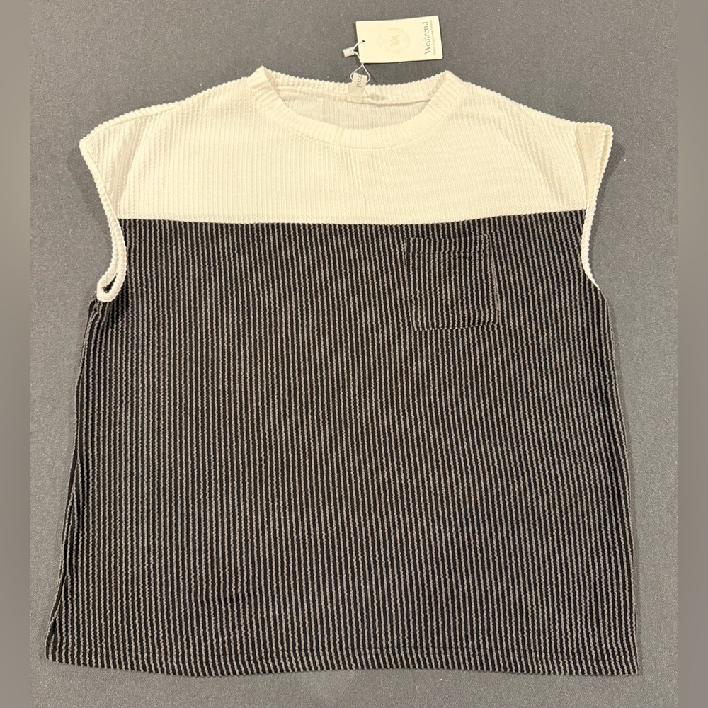 Wedtrend Colorblock Textured Sleeveless Knit Black and White Top